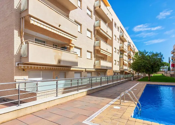 Elegant In Lloret De Mar, 85 M² With Pool Daire